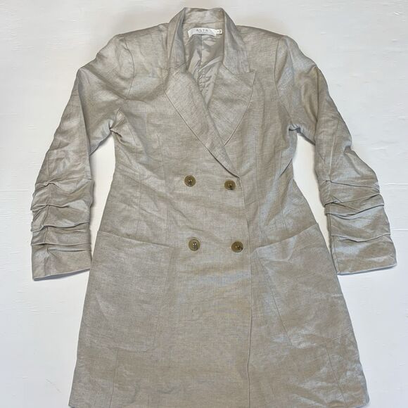 ASTR Women Beige Long Sleeve Double Button Collared Fitted Blazer Pocket Sz S - Picture 1 of 15